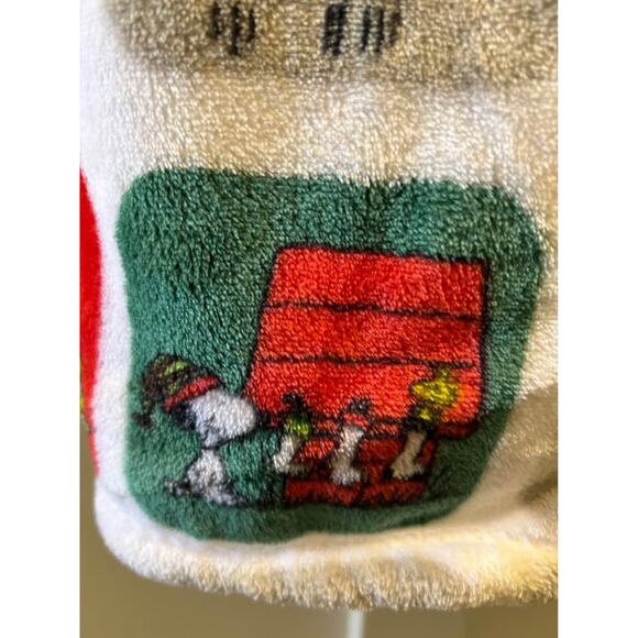 Peanuts Snoopy Throw / Blanket - Squares of Joy - BRAND NEW - Picture 4 of 9
